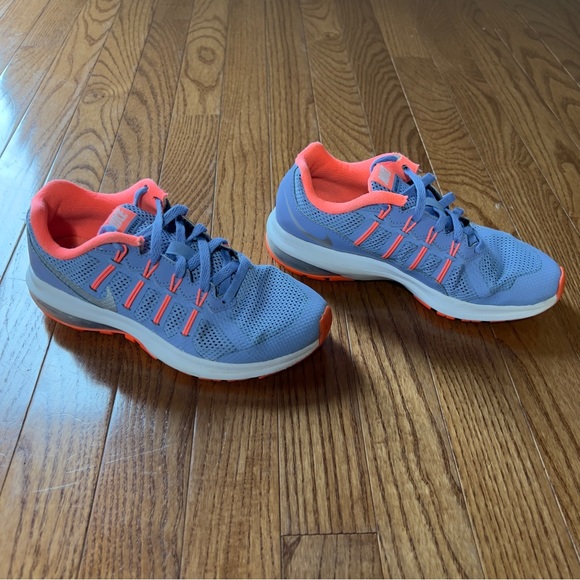 Nikes Running Shoes - Picture 3 of 6